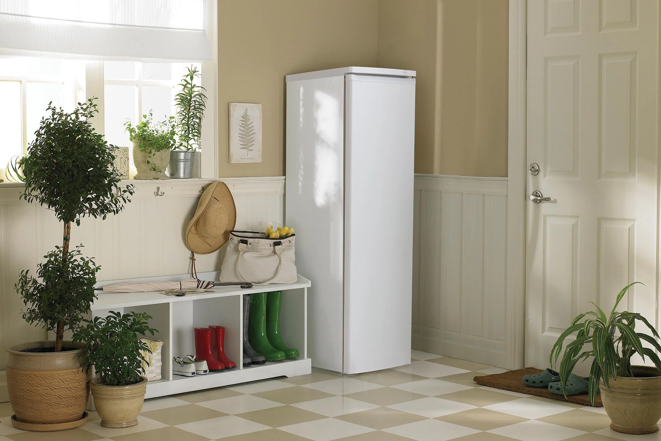 DUF071A3WDB Danby 7.1 cu. ft. Upright Freezer in White - Image 8