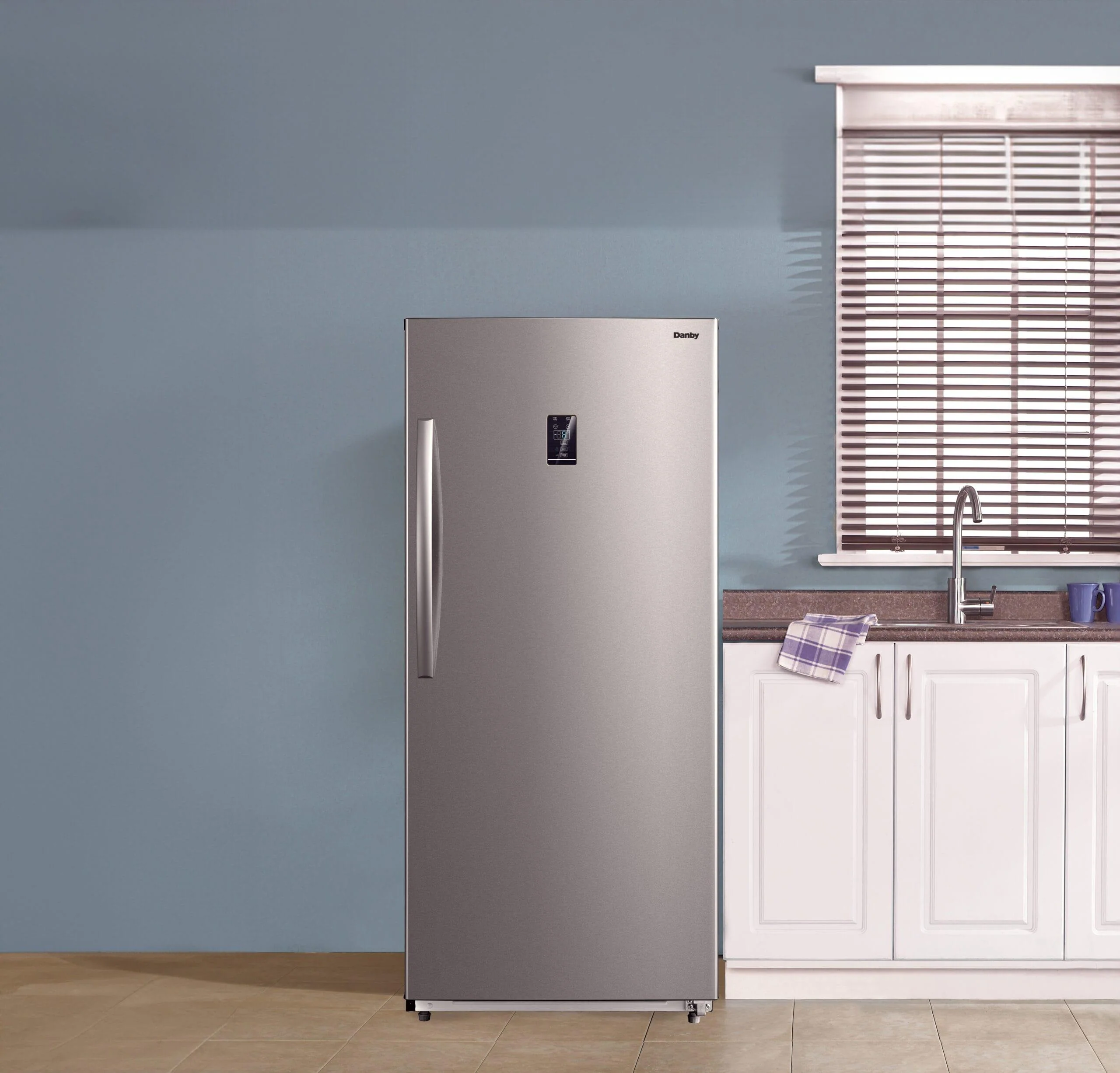 DUF206E1SSLDB Danby 21 cu. ft. Convertible Upright Freezer in Stainless Steel Look - Image 4