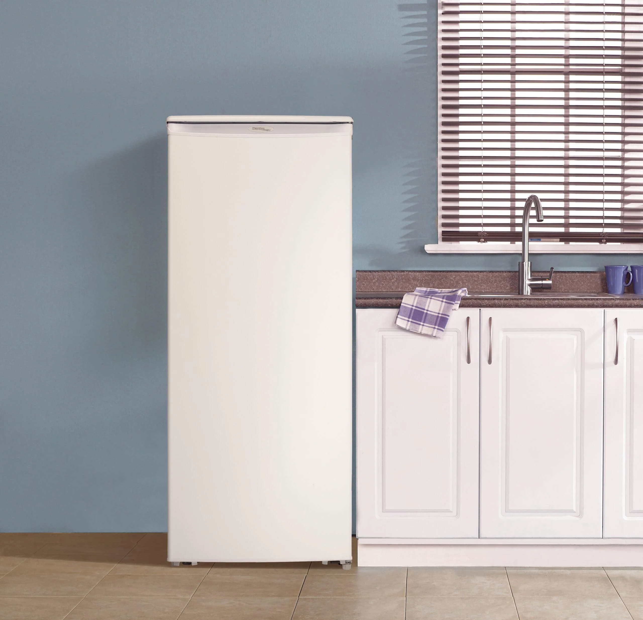 DUFM085A4WDD Danby Designer 8.5 cu. ft. Upright Freezer in White - Image 5