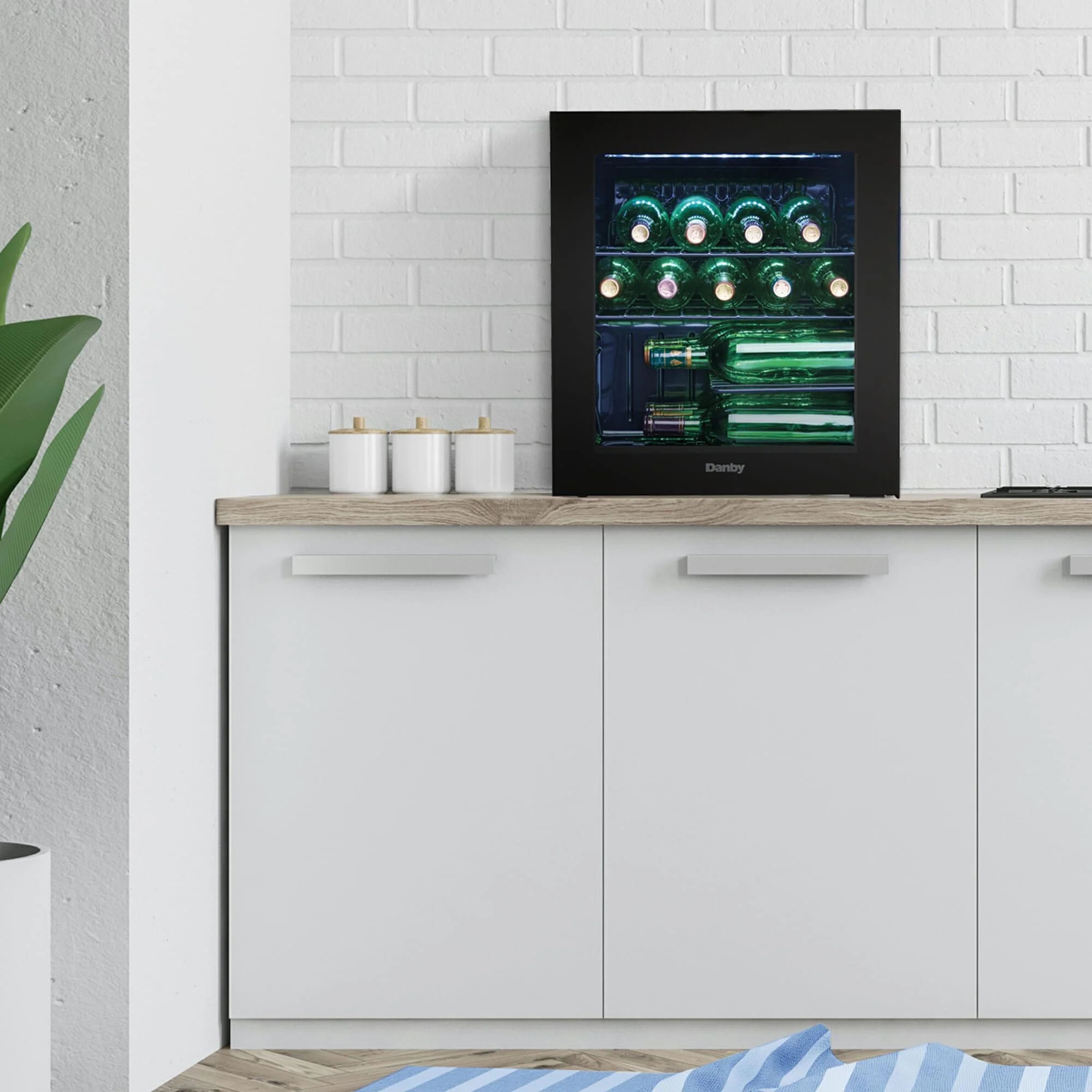 DWC018A1BDB Danby 16 Bottle Free-Standing Wine Cooler in Black - Image 9