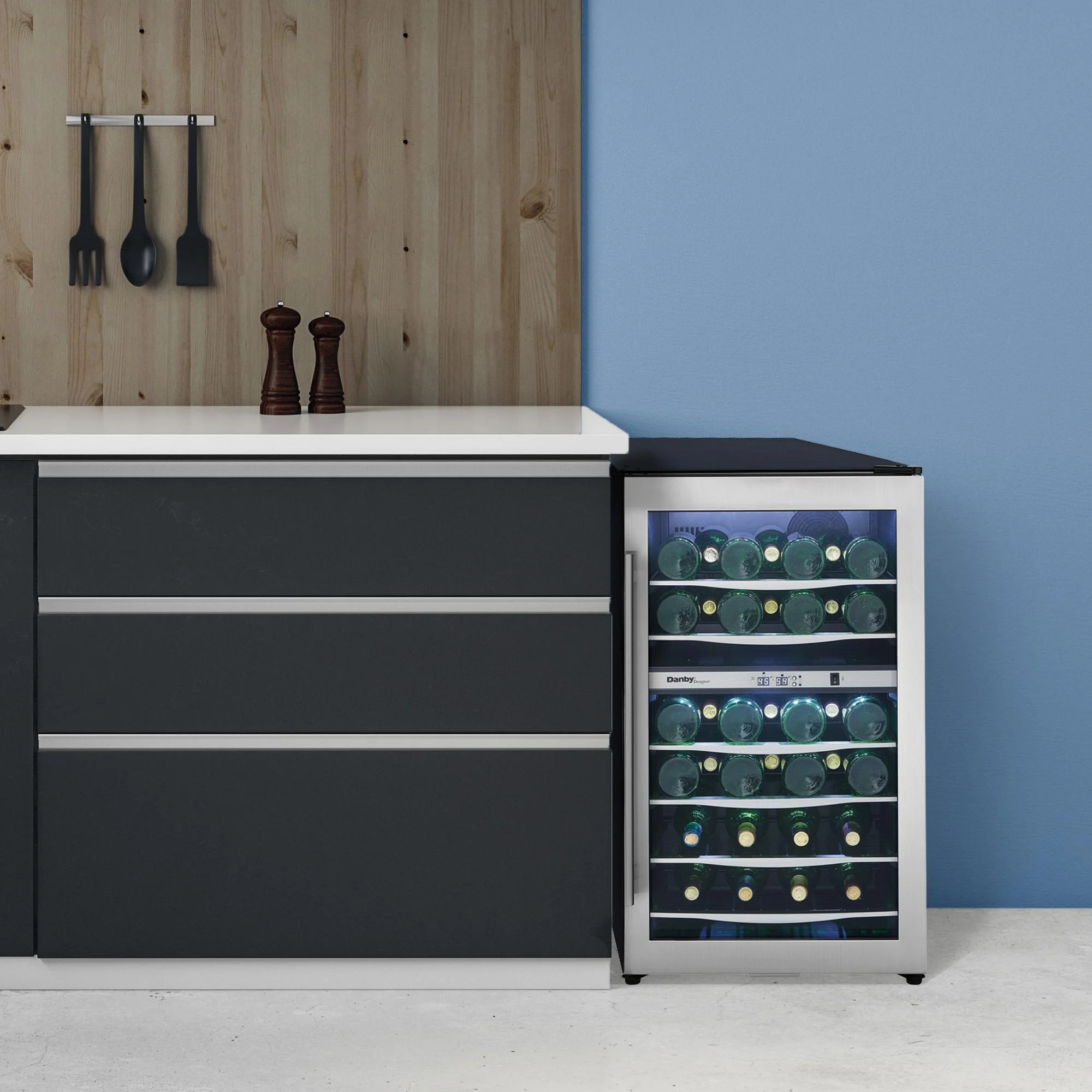 DWC040A3BSSDD Danby 38 Bottle Free-Standing Wine Cooler in Stainless Steel - Image 10