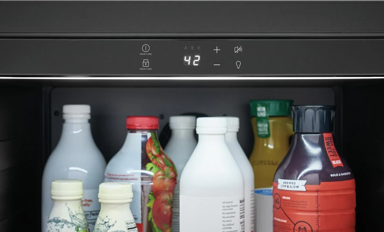Electrolux EI24BC15VS 5 Cu. Ft. Under-Counter Beverage Center - Image 4