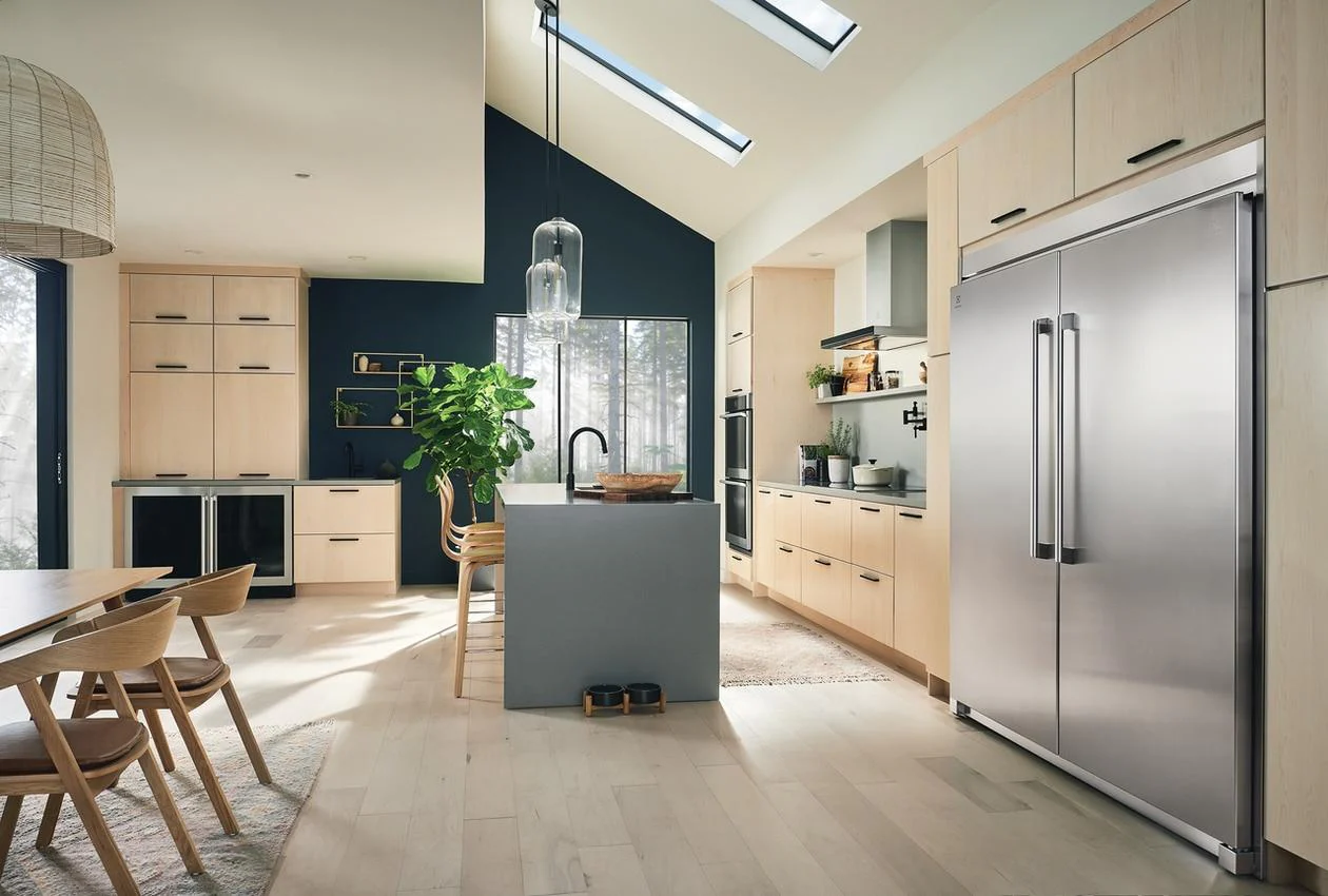 Electrolux EI33AF80WS 19 Cu. Ft. Single-Door Freezer - Image 5