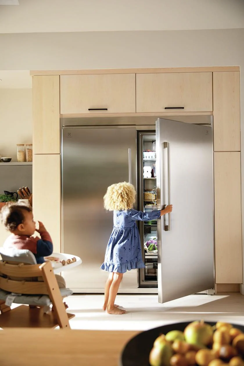 Electrolux EI33AF80WS 19 Cu. Ft. Single-Door Freezer - Image 7