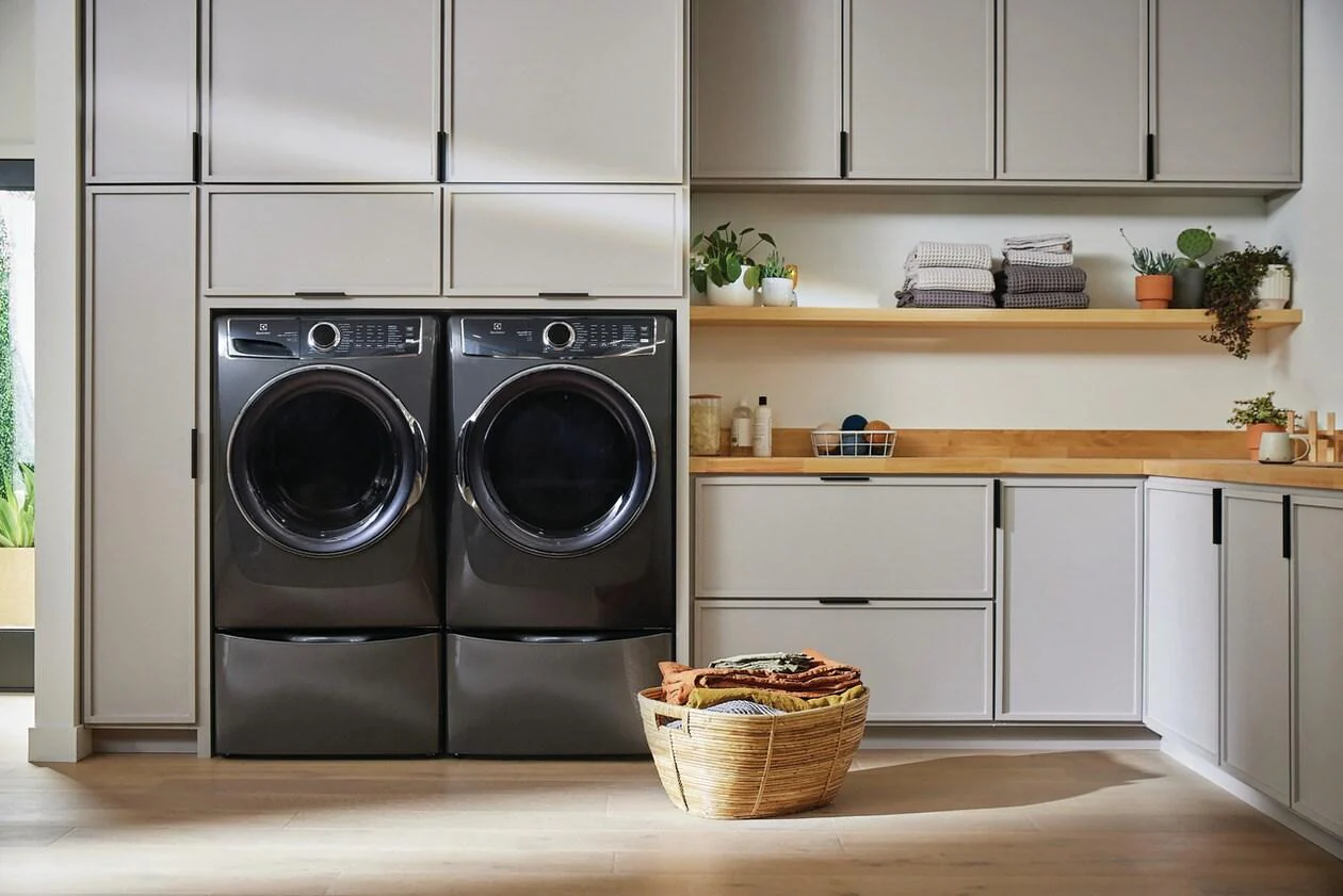 Electrolux ELFE7637AT Front Load Perfect Steam™ Electric Dryer with Balanced Dry™ and Instant Refresh - 8.0 Cu. Ft. - Image 7