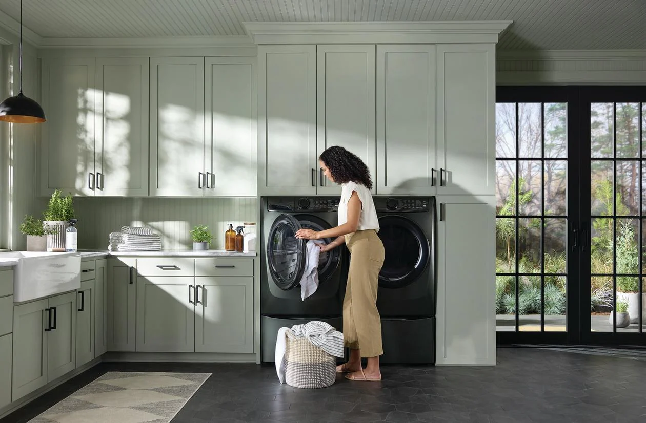 Electrolux ELFE7738AA Front Load Perfect Steam™ Electric Dryer with Balanced Dry™ and Instant Refresh - 8.0 Cu. Ft. - Image 18