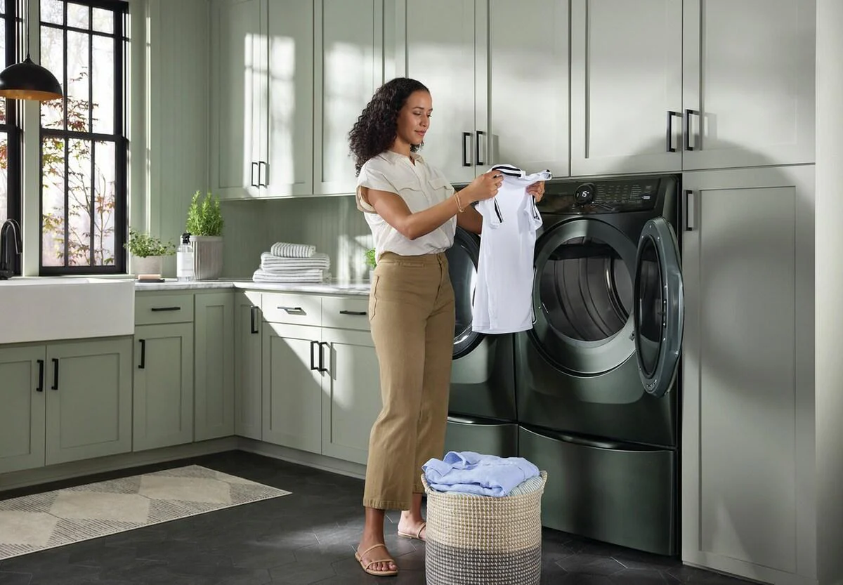 Electrolux ELFE7738AA Front Load Perfect Steam™ Electric Dryer with Balanced Dry™ and Instant Refresh - 8.0 Cu. Ft. - Image 7