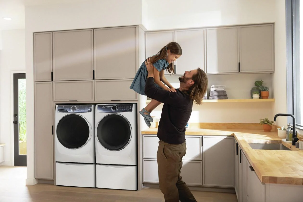 Electrolux ELFG7637AW Front Load Perfect Steam™ Gas Dryer with LuxCare® Dry and Instant Refresh - 8.0 Cu. Ft. - Image 7