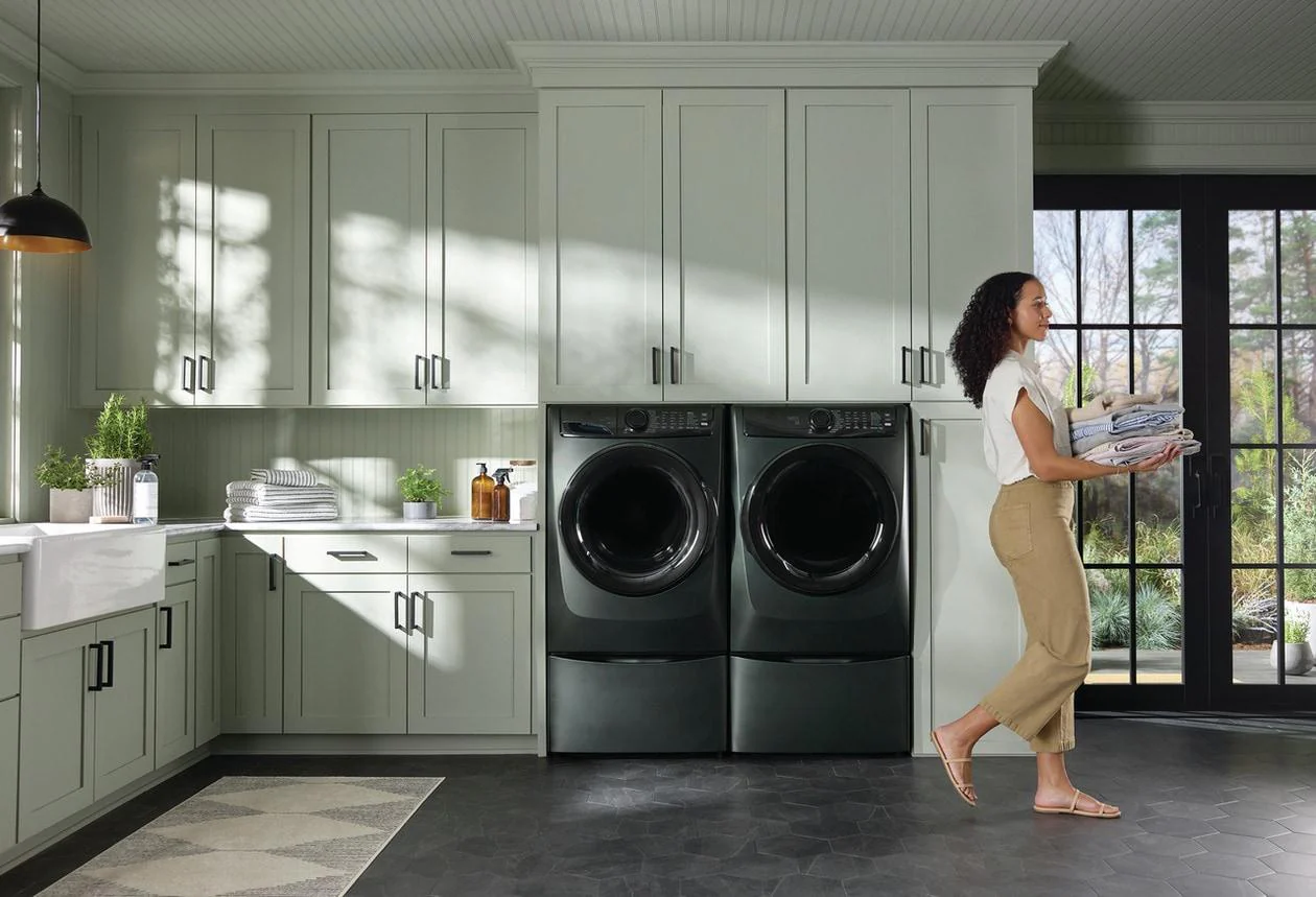 Electrolux ELFG7738AA Front Load Perfect Steam™ Gas Dryer with LuxCare® Dry and Instant Refresh - 8.0 Cu. Ft. - Image 22