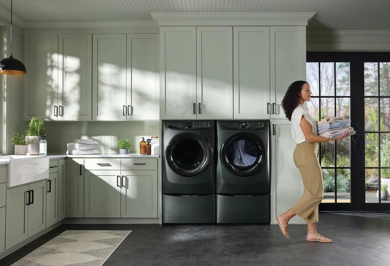 Electrolux ELFG7738AA Front Load Perfect Steam™ Gas Dryer with LuxCare® Dry and Instant Refresh - 8.0 Cu. Ft. - Image 23