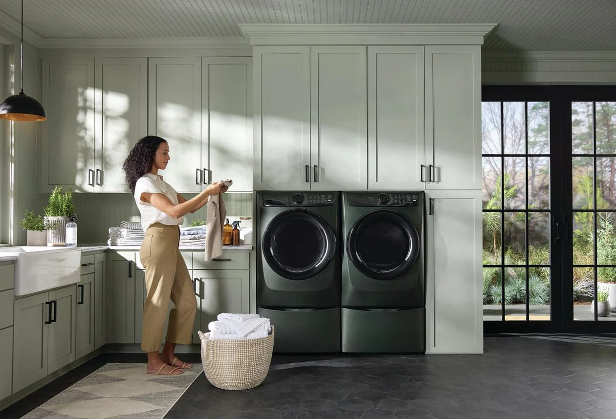 Electrolux ELFG7738AA Front Load Perfect Steam™ Gas Dryer with LuxCare® Dry and Instant Refresh - 8.0 Cu. Ft. - Image 26