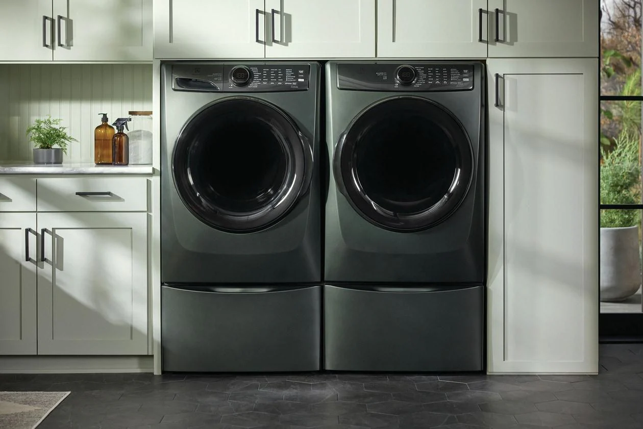 Electrolux ELFG7738AA Front Load Perfect Steam™ Gas Dryer with LuxCare® Dry and Instant Refresh - 8.0 Cu. Ft. - Image 28