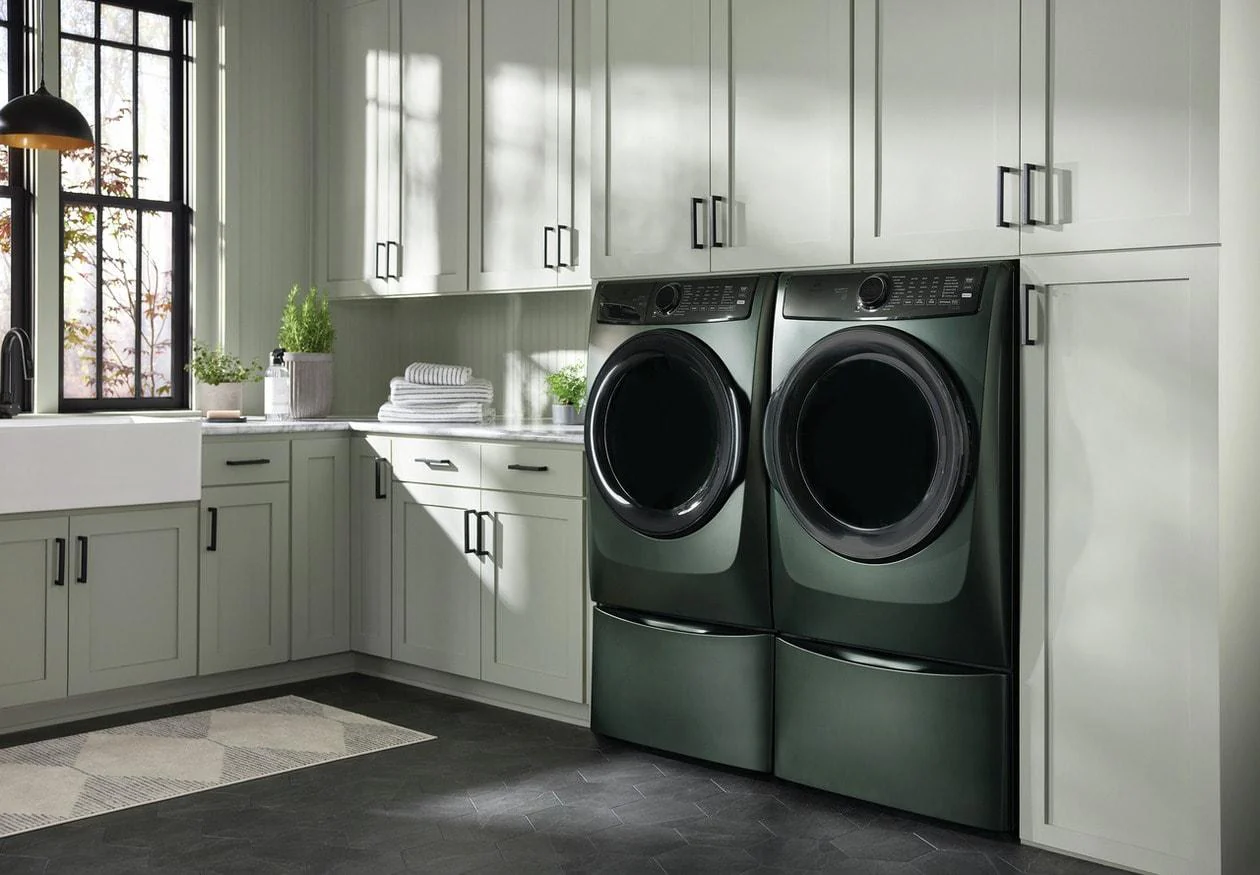 Electrolux ELFG7738AA Front Load Perfect Steam™ Gas Dryer with LuxCare® Dry and Instant Refresh - 8.0 Cu. Ft. - Image 6