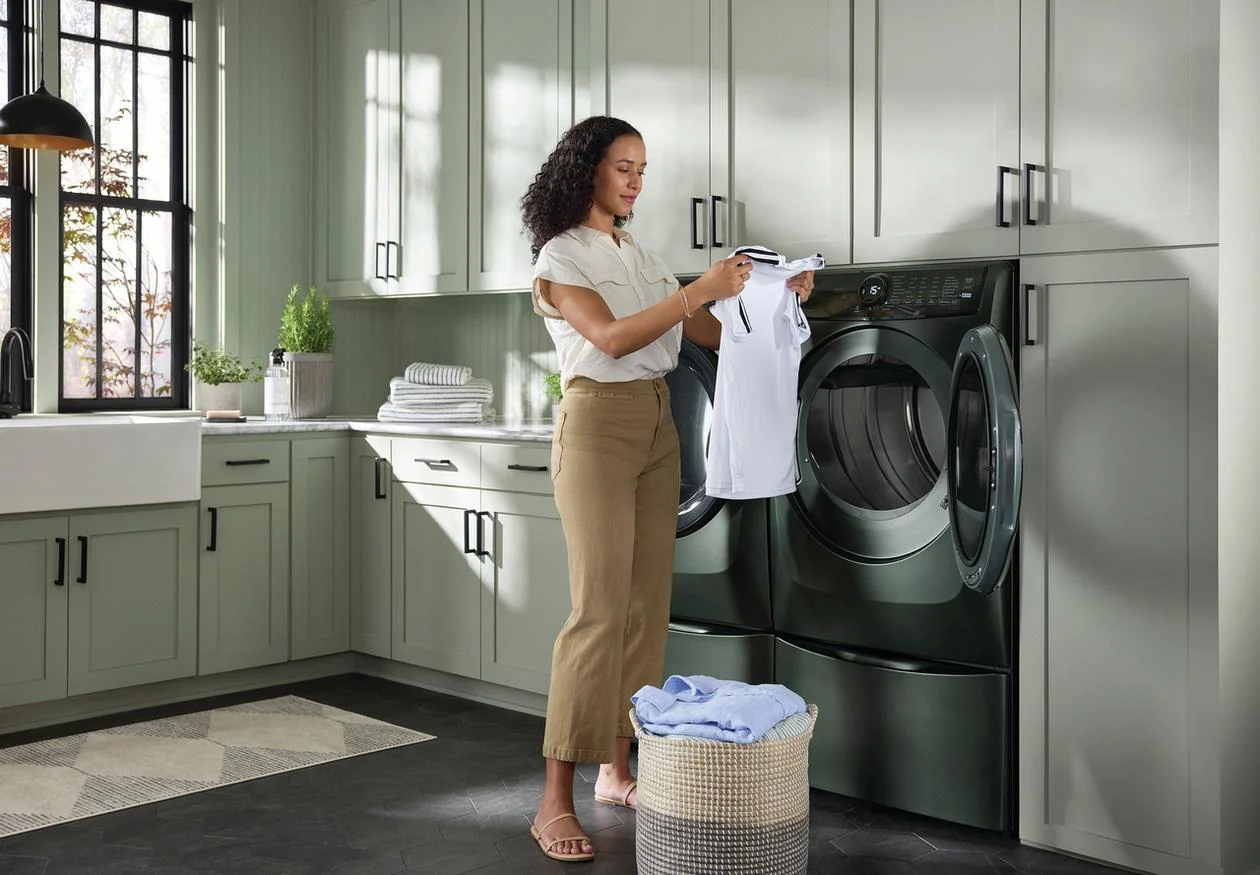 Electrolux ELFG7738AA Front Load Perfect Steam™ Gas Dryer with LuxCare® Dry and Instant Refresh - 8.0 Cu. Ft. - Image 7