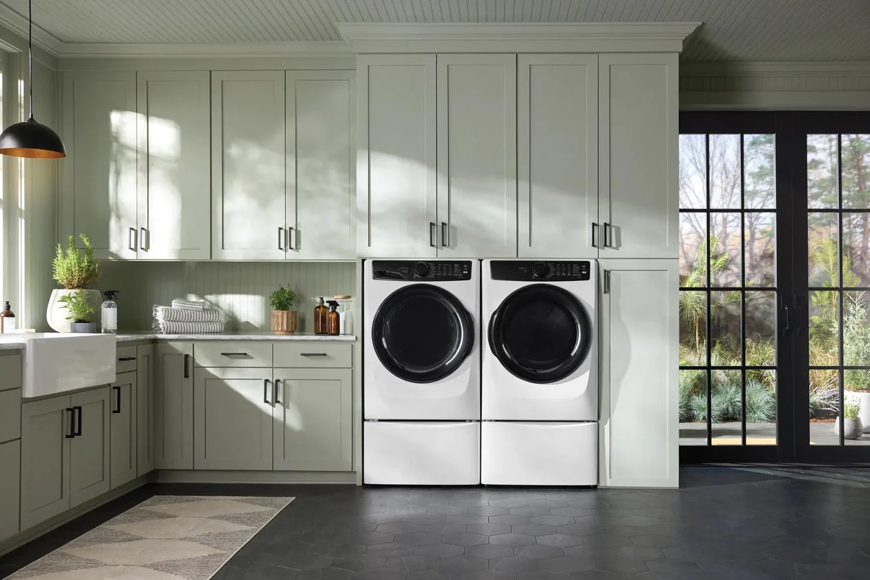Electrolux ELFG7738MW Front Load Perfect Steam™ Gas Dryer with LuxCare® Dry and Instant Refresh - 8.0 Cu. Ft. - Image 17