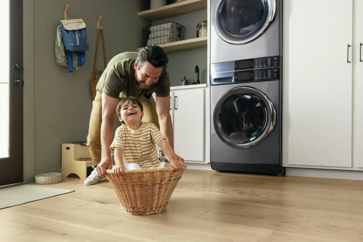 Electrolux ELTG7600AT Laundry Tower Single Unit Front Load 4.5 Cu. Ft. Washer & 8 Cu. Ft. Gas Dryer - Image 9