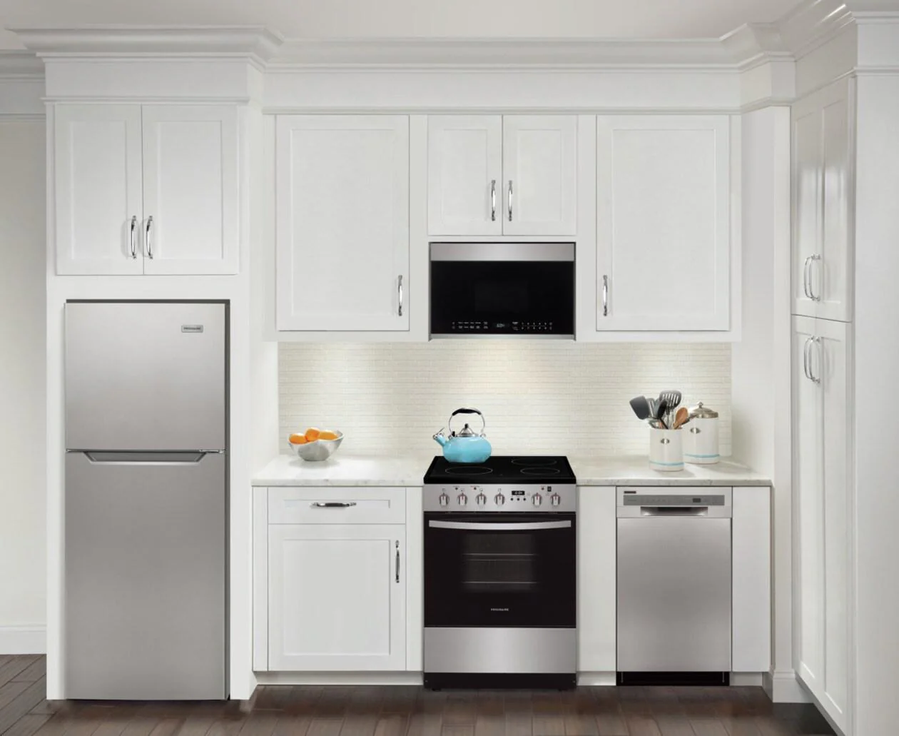 Frigidaire FCFE2425AS 24" Freestanding Electric Range - Image 2