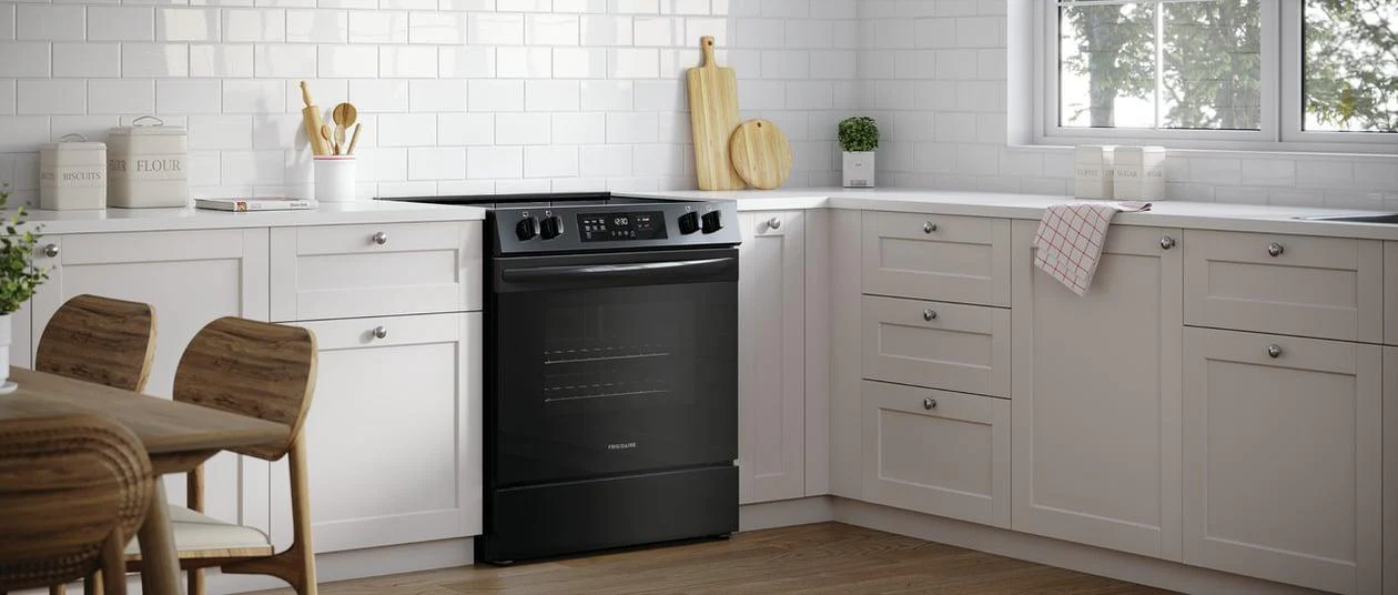 Frigidaire FCFE3062AB 30" Front Control Electric Range - Image 2