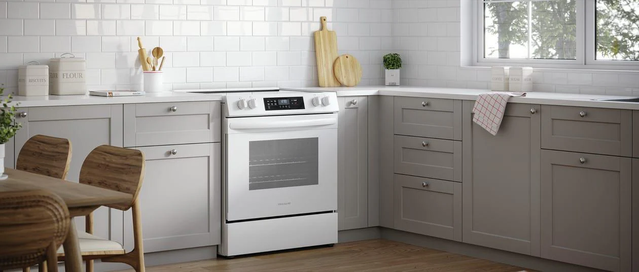 Frigidaire FCFE3062AW 30" Front Control Electric Range - Image 2