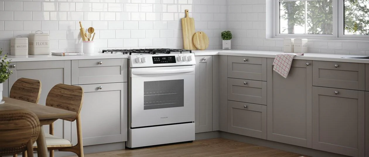 Frigidaire FCFG3062AW 30" Front Control Gas Range with Quick Boil - Image 2