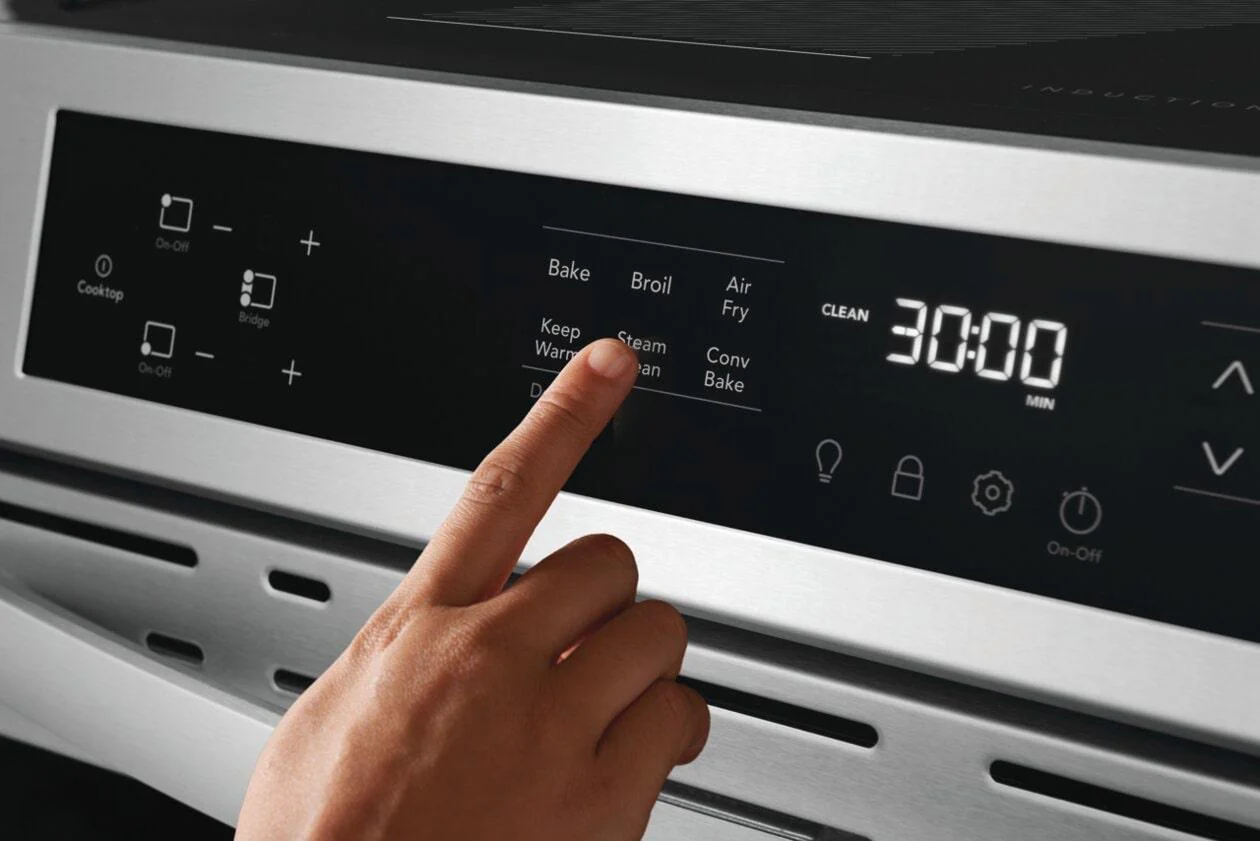 Frigidaire FCFI3082BS 30" Front Control Induction Range with Air Fry - Image 9