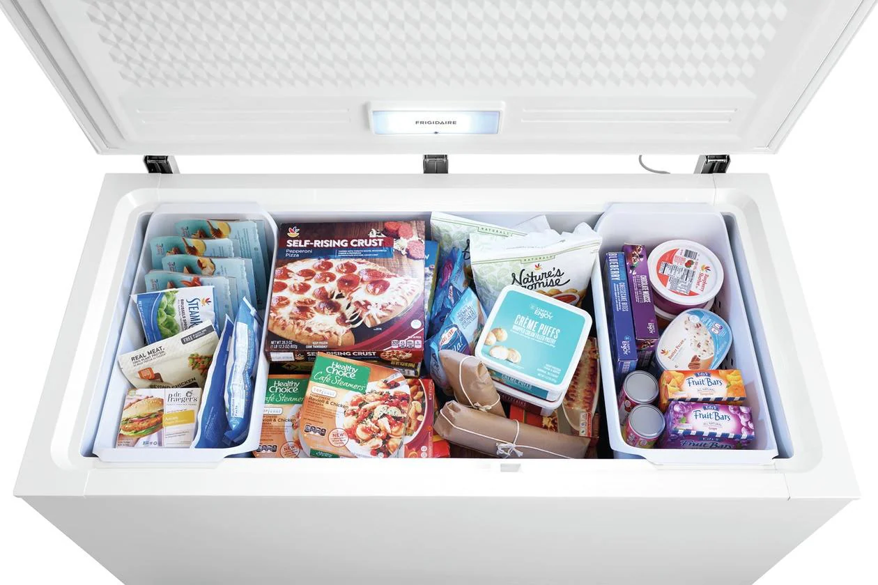 Frigidaire FFCL1542AW 15 Cu. Ft. Garage Ready Chest Freezer - Image 8