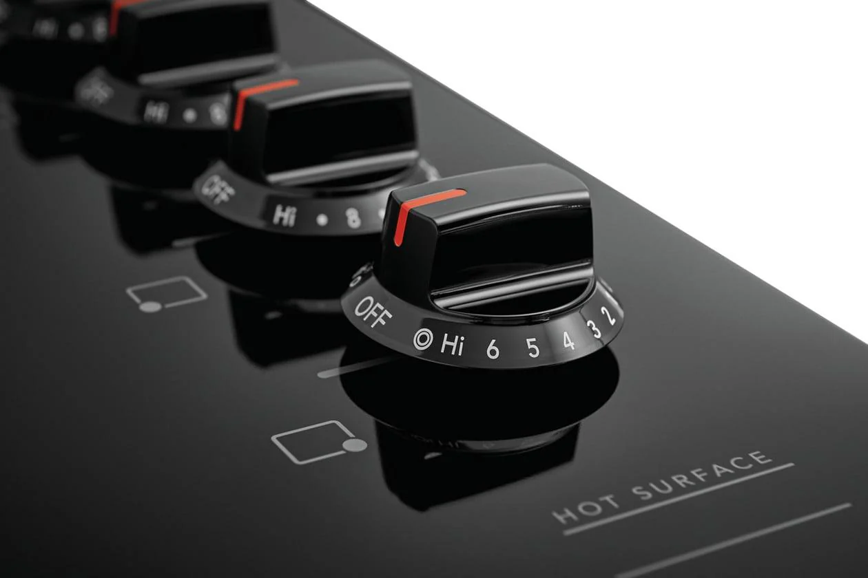 Frigidaire FFEC3025UB 30" Electric Cooktop - Image 3