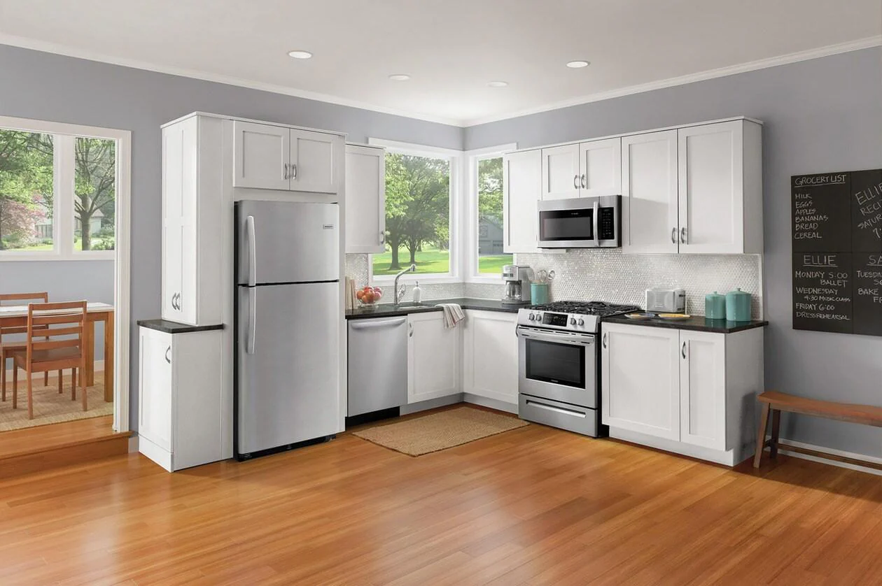 Frigidaire 30" Front Control Electric Range - Image 2