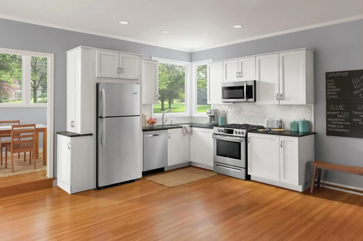 Frigidaire 30" Front Control Freestanding Gas Range - Image 2