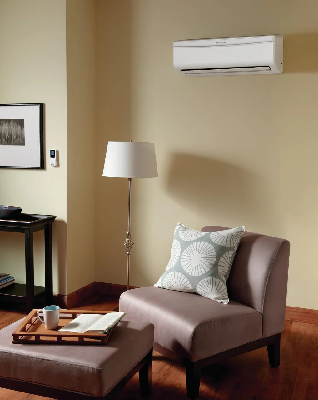 Frigidaire Ductless Split Air Conditioner with Heat Pump 9,000 BTU - Image 2