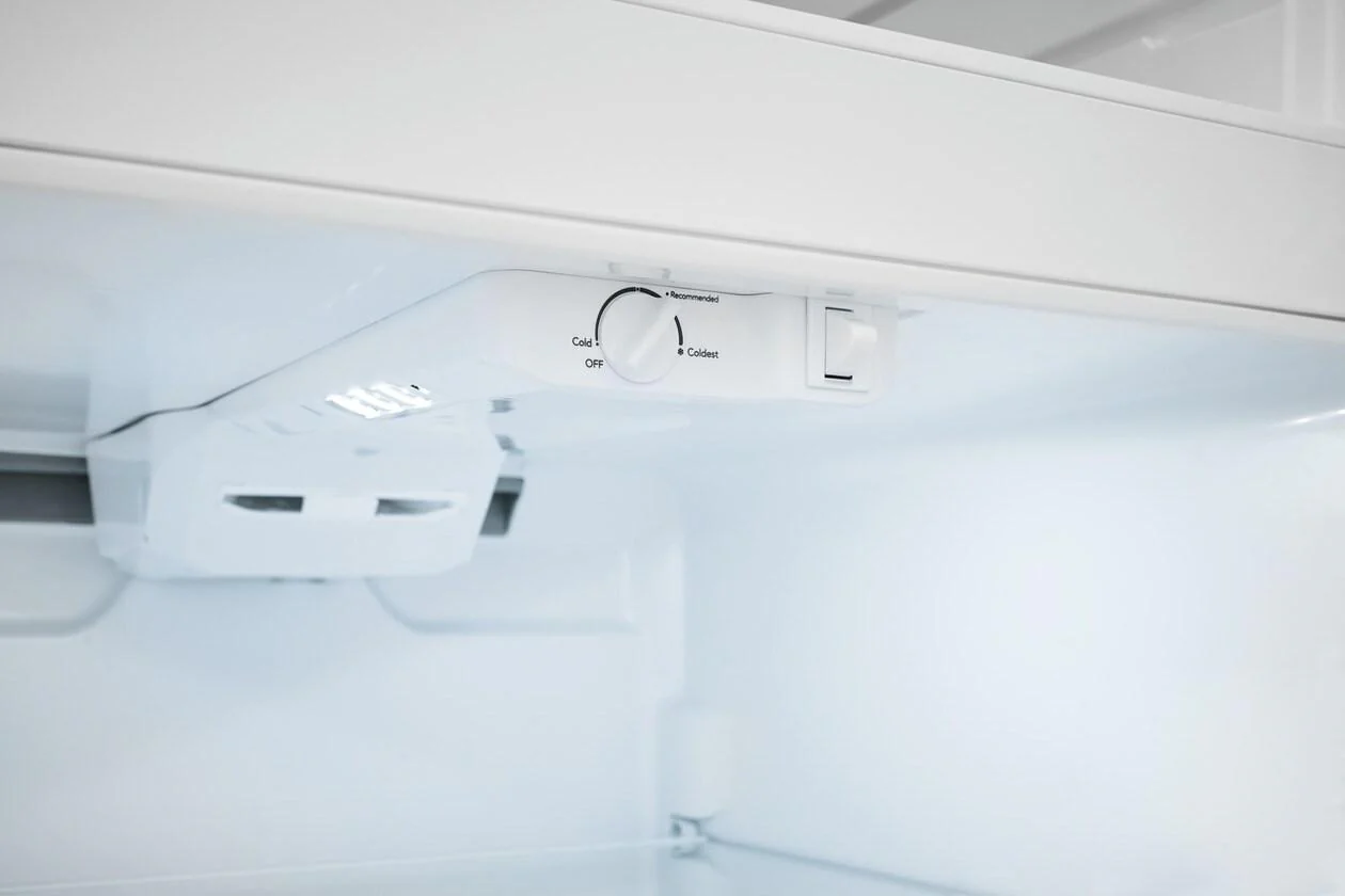 Frigidaire FFHT1425VB 14 Cu. Ft. Top Freezer Refrigerator - Image 4