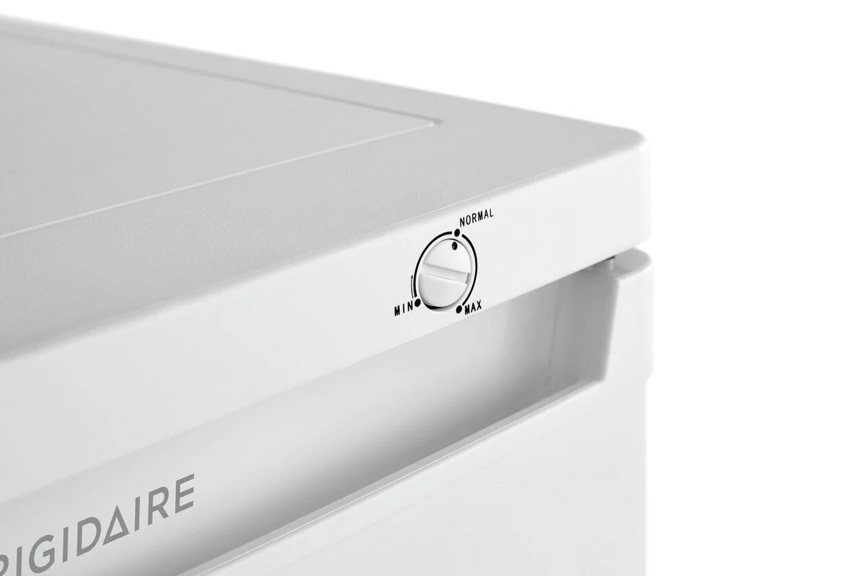 Frigidaire FFUM0623AW 6 Cu. Ft. Upright Freezer - Image 8