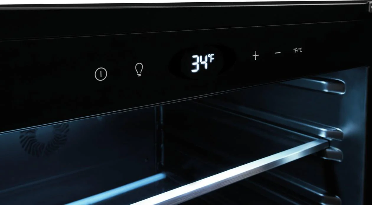 Frigidaire FGBC5334VS 5 Cu. Ft. Built-In Beverage Center - Image 7
