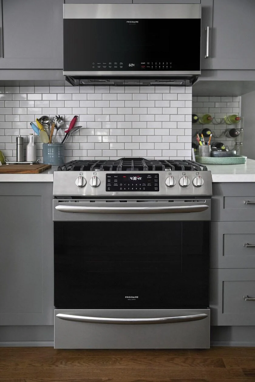 Frigidaire Gallery 30" Front Control Gas Range with Air Fry - Image 7