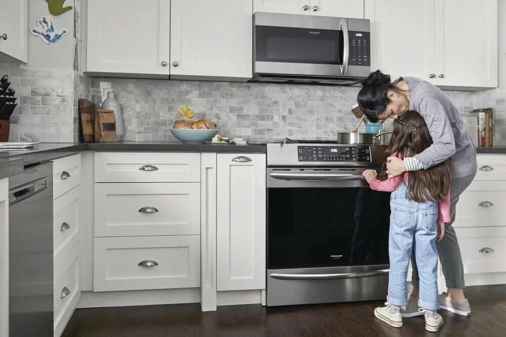 Frigidaire Gallery 30" Front Control Induction Range with Air Fry - Image 2