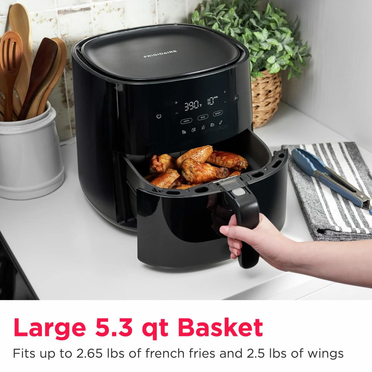 Frigidaire FRAFM100B 3-in-1 5.3 Quart Air Fryer - Image 5