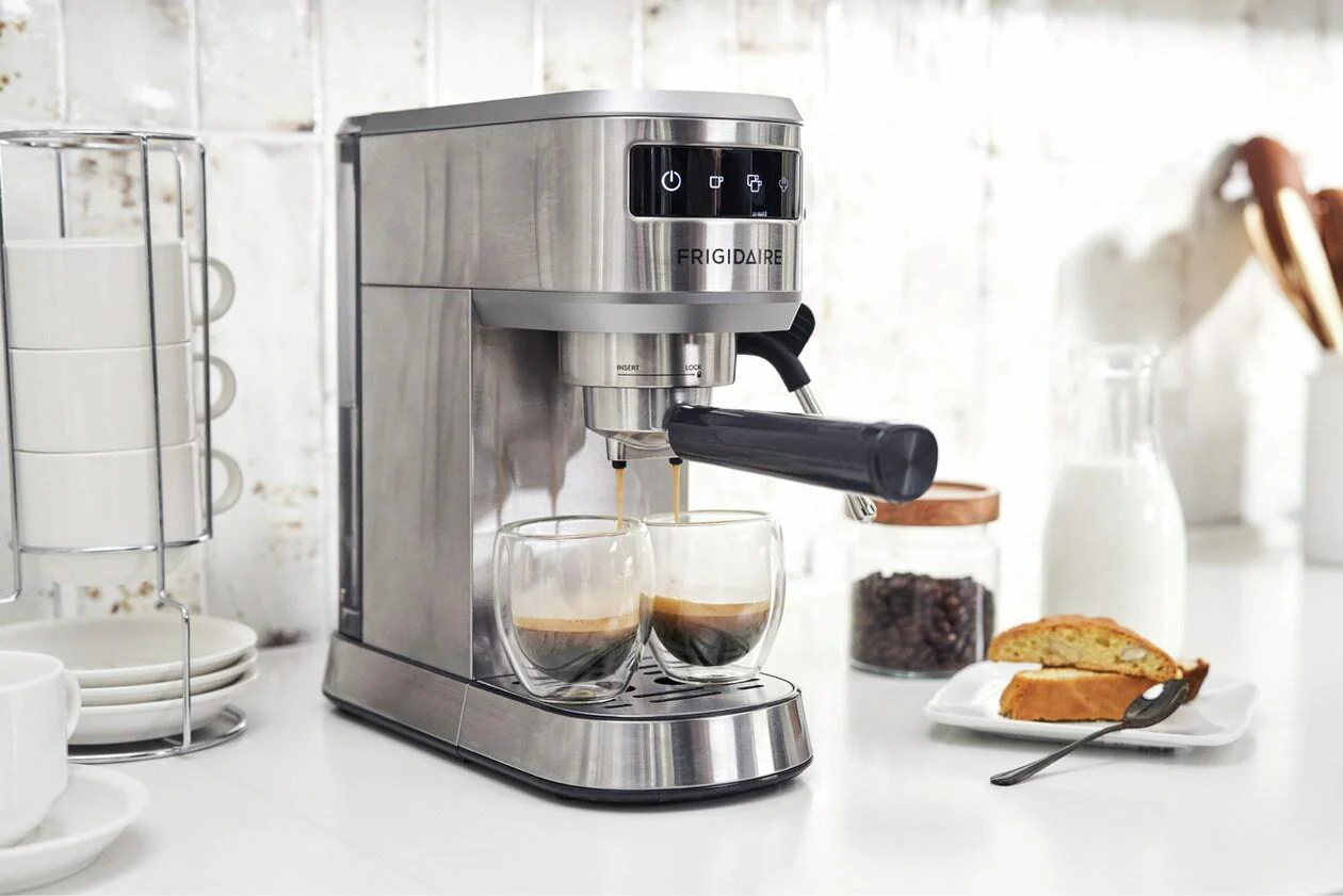 Frigidaire FREM100SS Steam Espresso Maker - Image 3