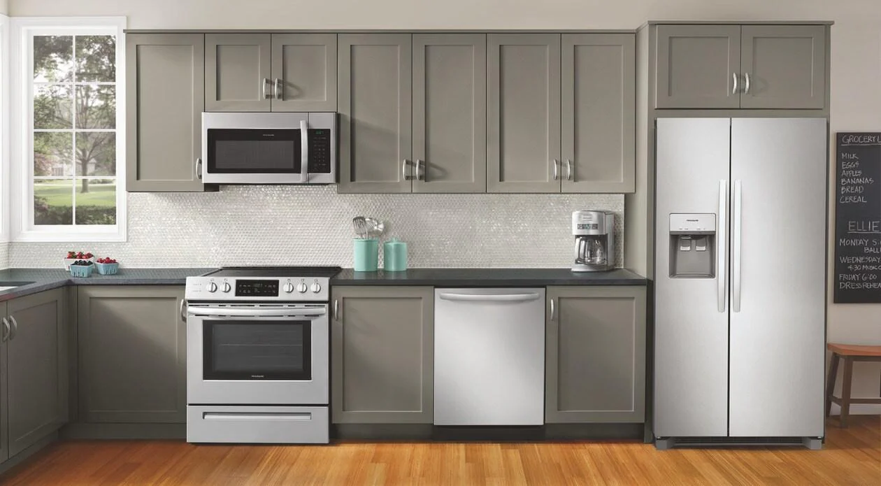 Frigidaire FRSC2333AS 22 Cu. Ft. 36" Counter Depth Side by Side Refrigerator - Image 2