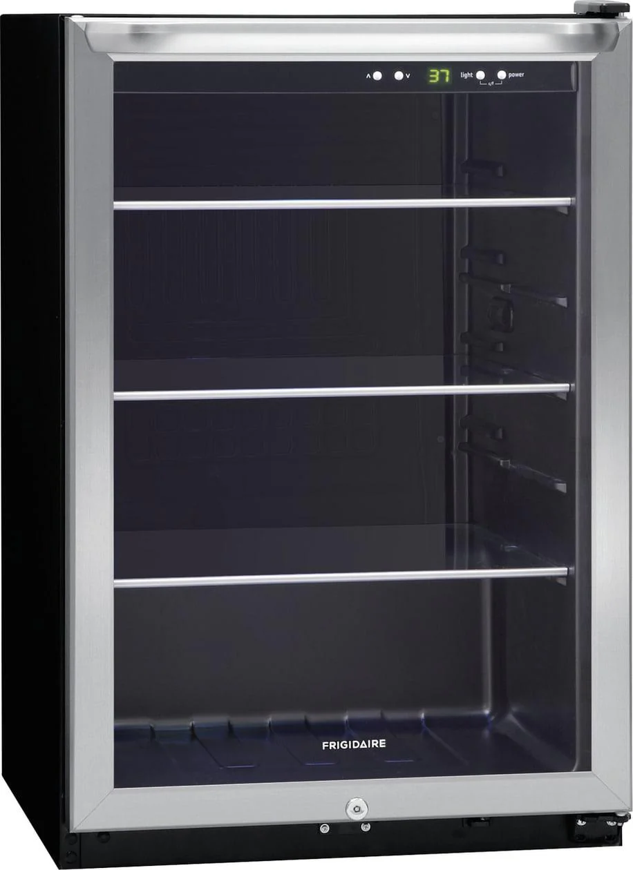 Frigidaire FRYB4623AS 138 12 oz. Can Capacity Beverage Center - Image 10