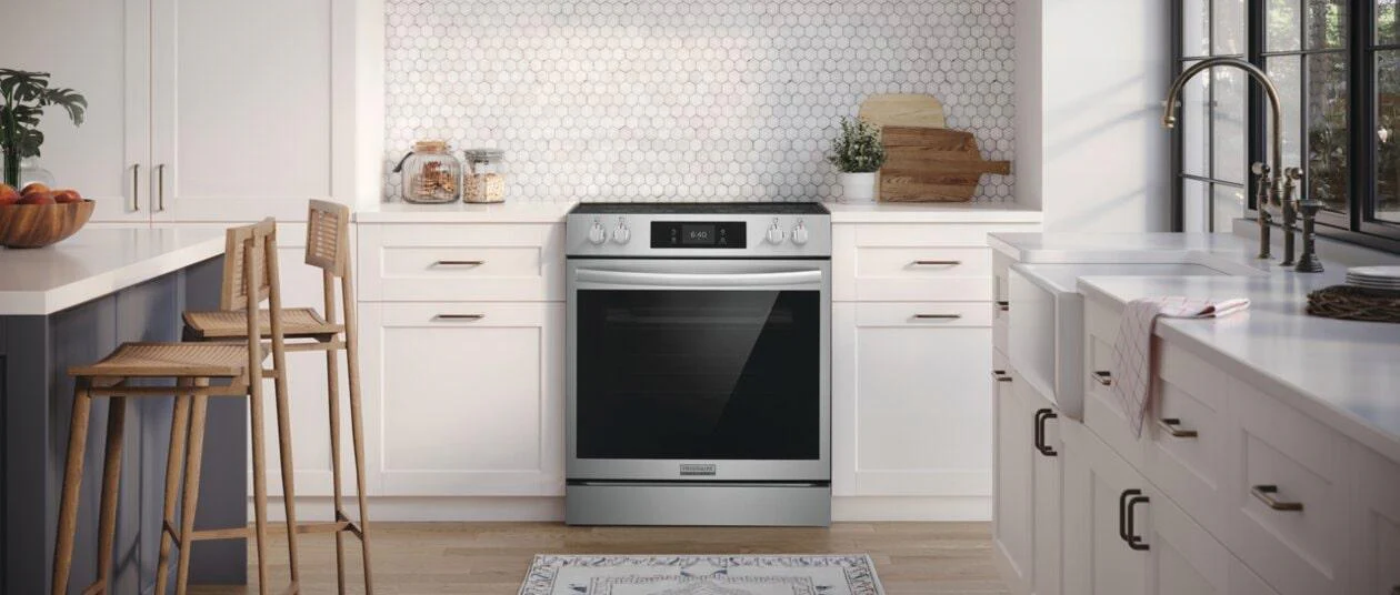 Frigidaire GCFE3070BF 30" Electric Range with Stone-Baked Pizza - Image 8