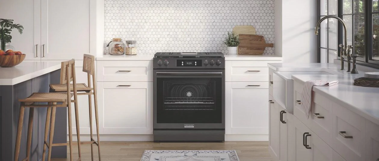 Frigidaire GCFG3060BD 30" Front Control Gas Range with Total Convection - Image 2