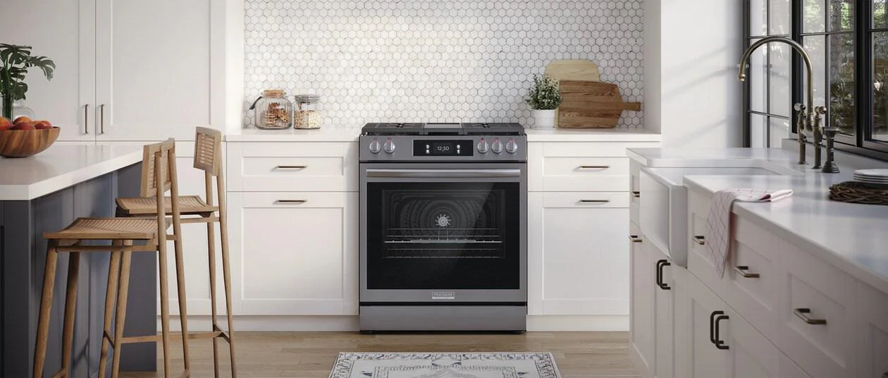 Frigidaire GCFG3060BF 30" Front Control Gas Range with Total Convection - Image 2