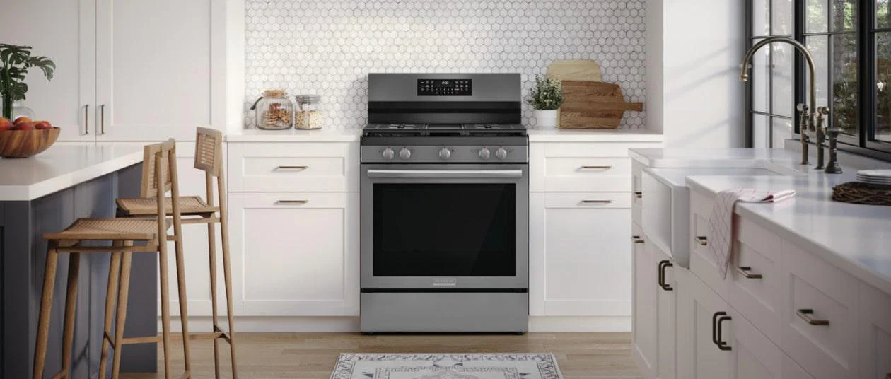Frigidaire GCRG3060BD 30" Rear Control Gas Range with Total Convection - Image 2