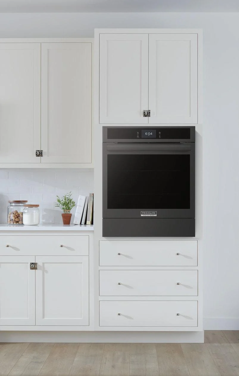 Frigidaire GCWS2438AB 24" Single Electric Wall Oven with Air Fry - Image 2