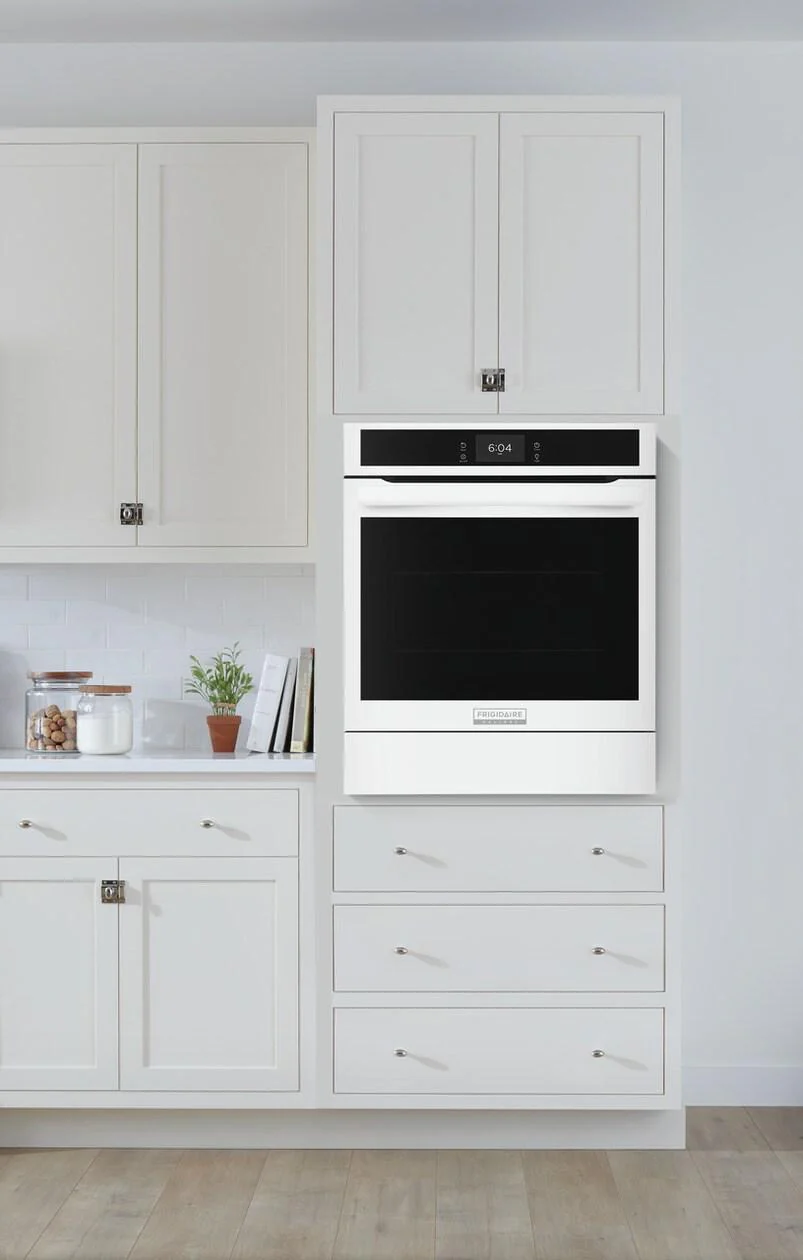 Frigidaire GCWS2438AW 24" Single Electric Wall Oven with Air Fry - Image 2