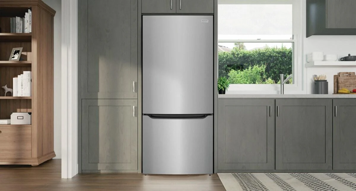 Frigidaire GRBN2012AF 20 Cu. Ft. Standard-Depth Bottom Freezer Refrigerator - Image 15