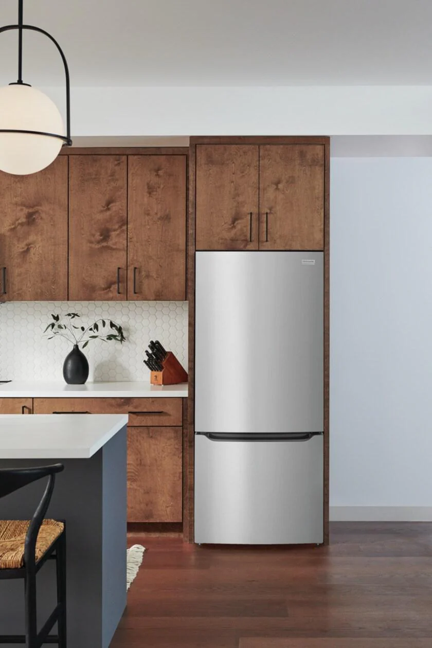 Frigidaire GRBN2012AF 20 Cu. Ft. Standard-Depth Bottom Freezer Refrigerator - Image 19