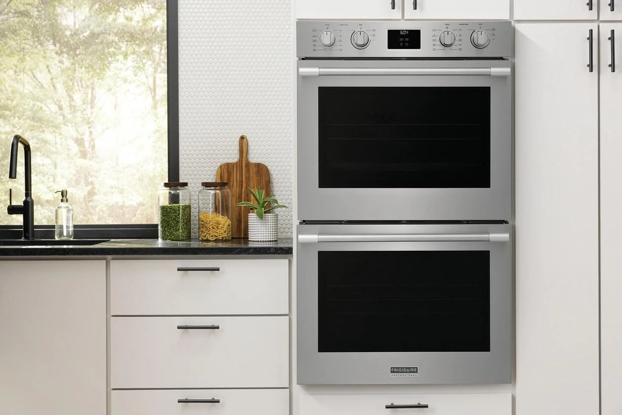Frigidaire Professional 30" Double Wall Oven with Total Convection - Image 2