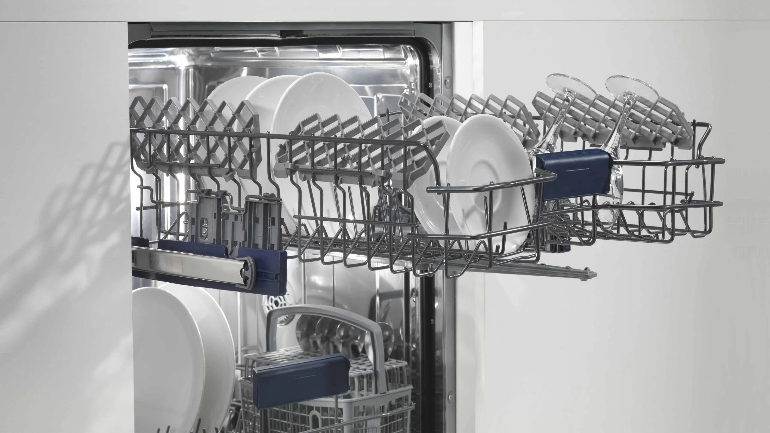 24 STAINLESS BUILT-IN DISHWASHER - Image 6