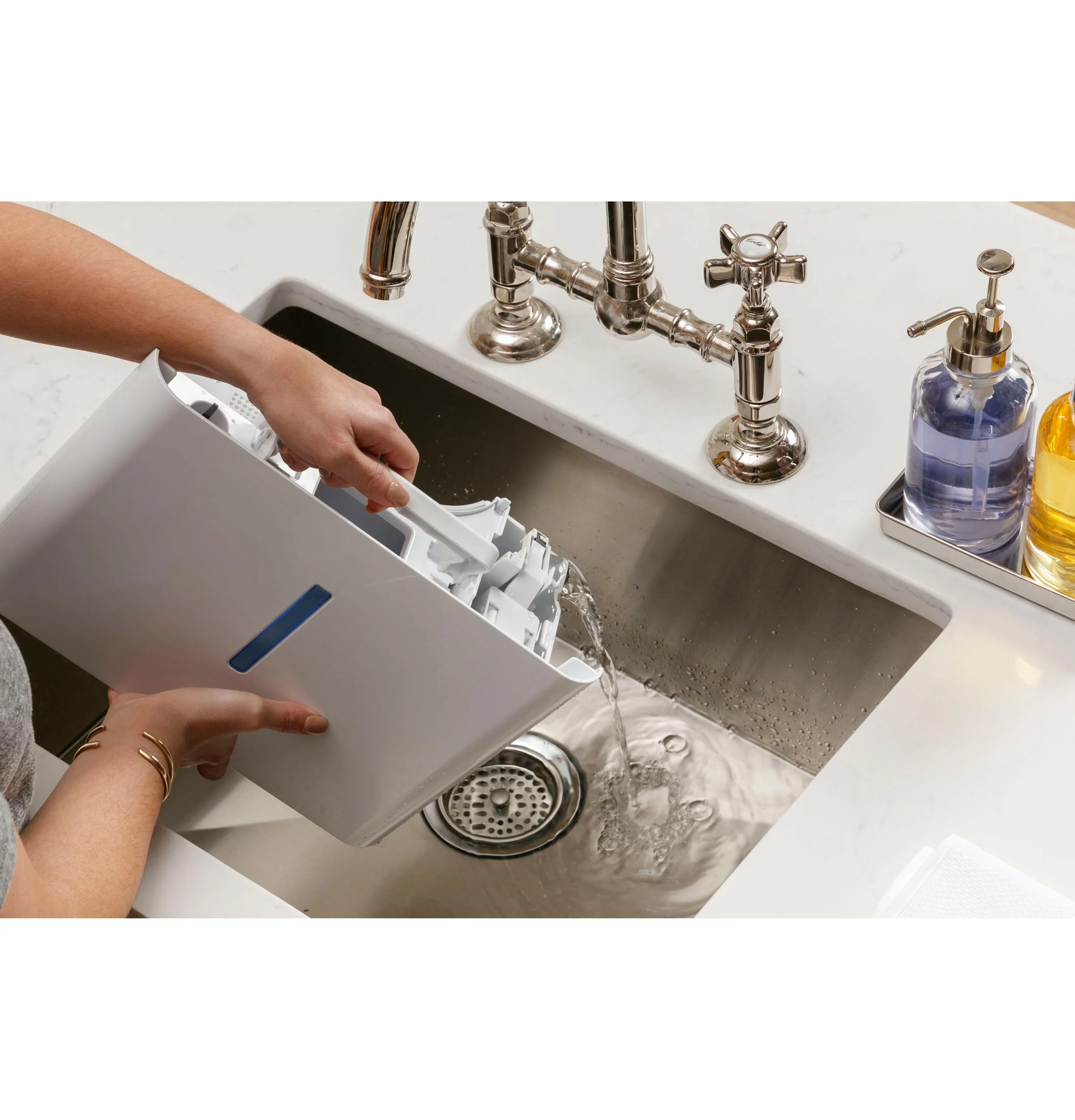 ADHR35LB GE® ENERGY STAR® 35 Pint Portable Dehumidifier with Smart Dry for Very Damp Spaces - Image 4